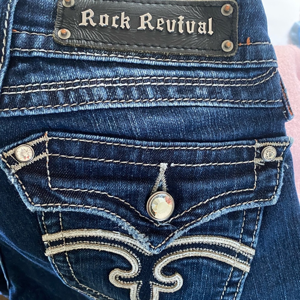Women’s almost new really cool jeans with rhinestones on back pockets